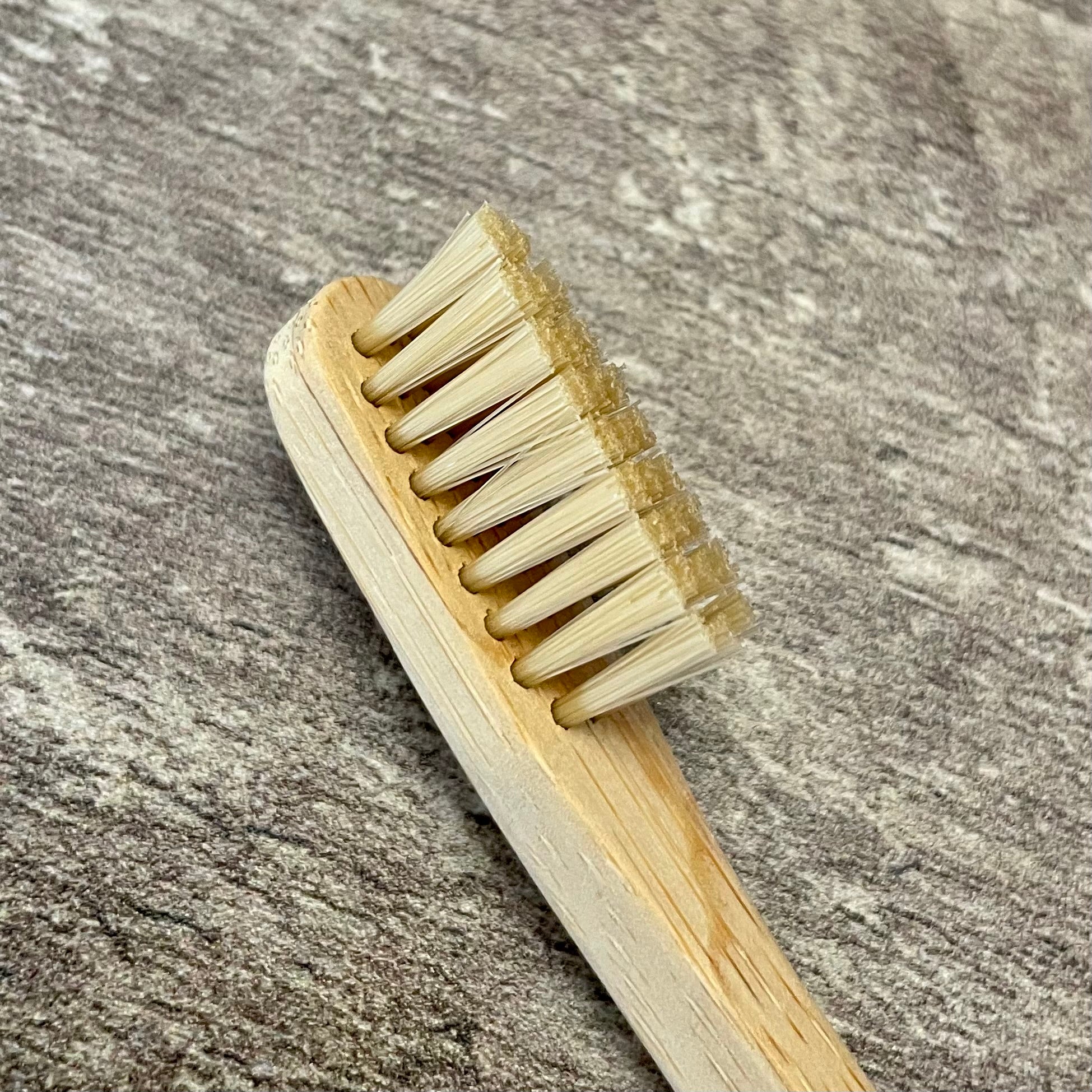 Brosse à dents en bois de bambou - souple/moyenne - Image 3