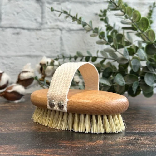 Brosse de corps en fibres naturelles pour éliminer les peaux mortes