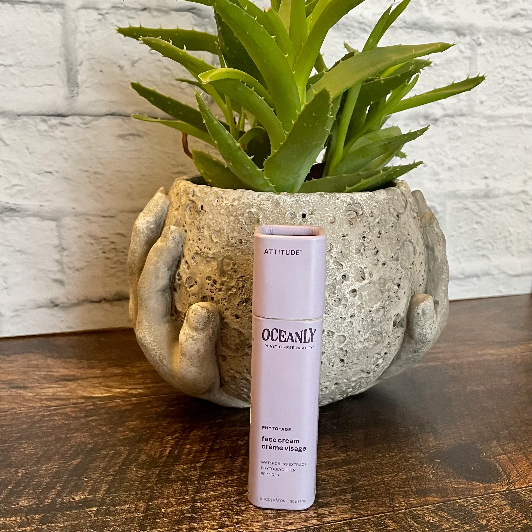 Crème solide anti-âge avec peptides