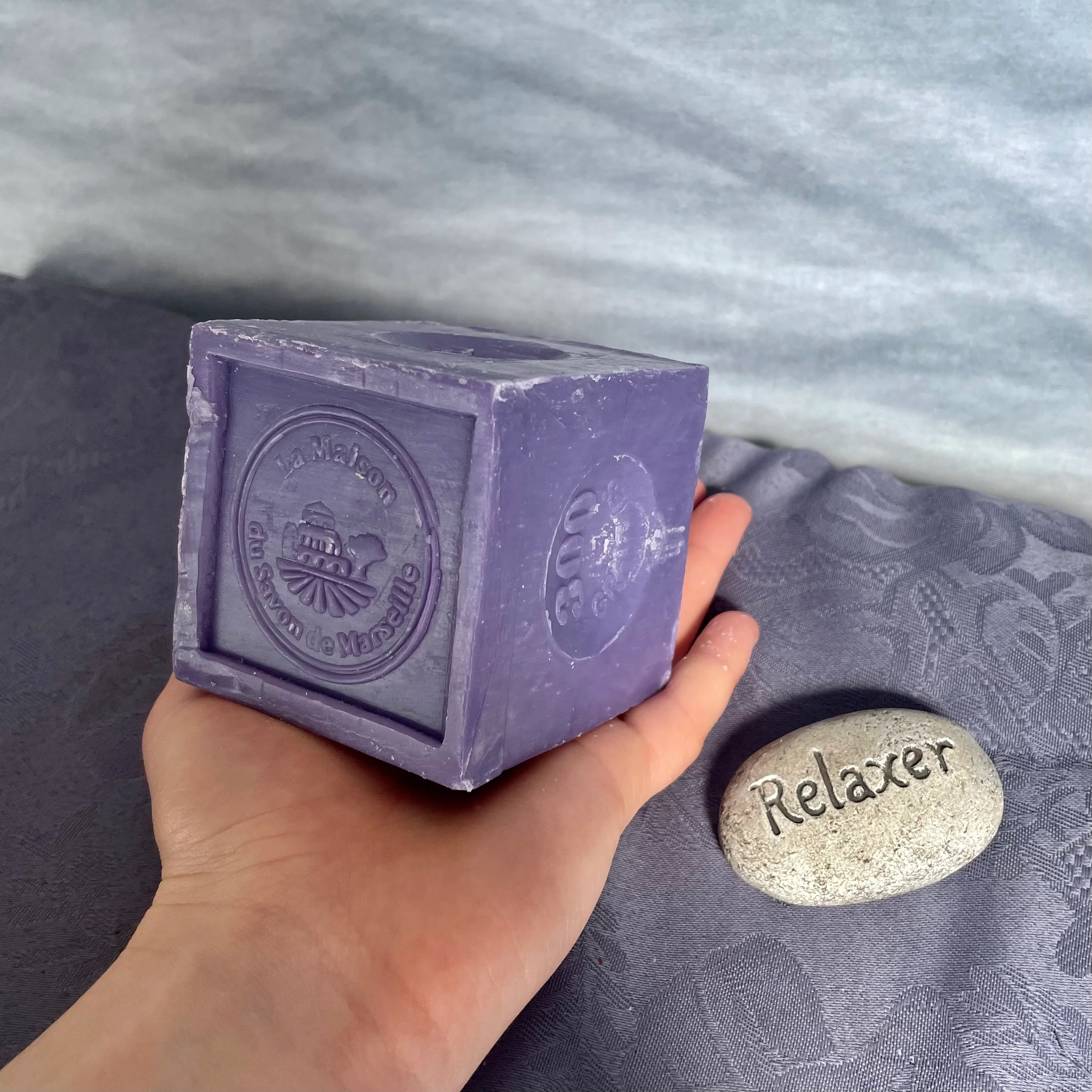 Savon de Marseille parfumé à l'huile essentielle de Lavande